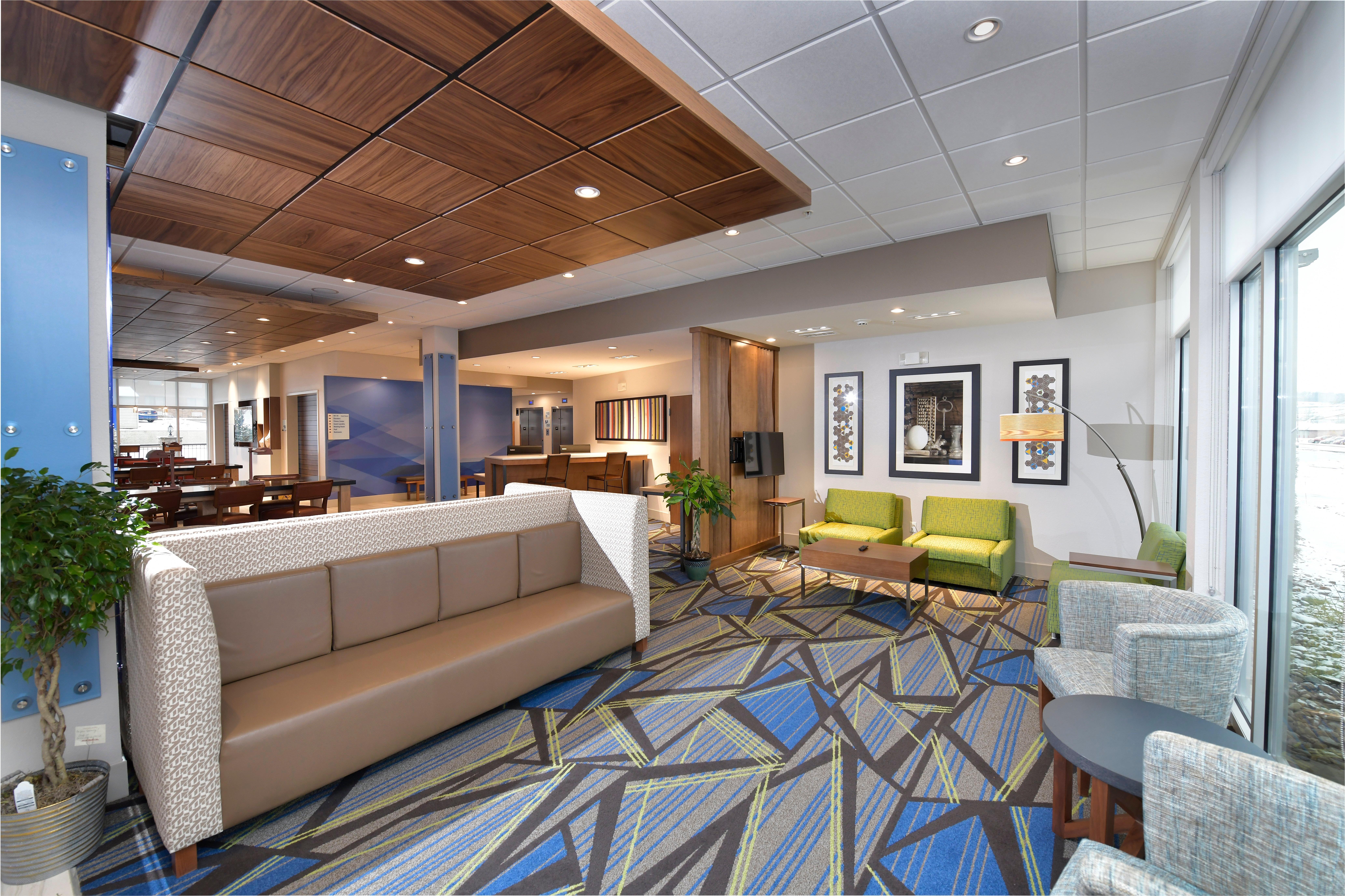 Holiday Inn Express & Suites - Millersburg By Ihg Buitenkant foto